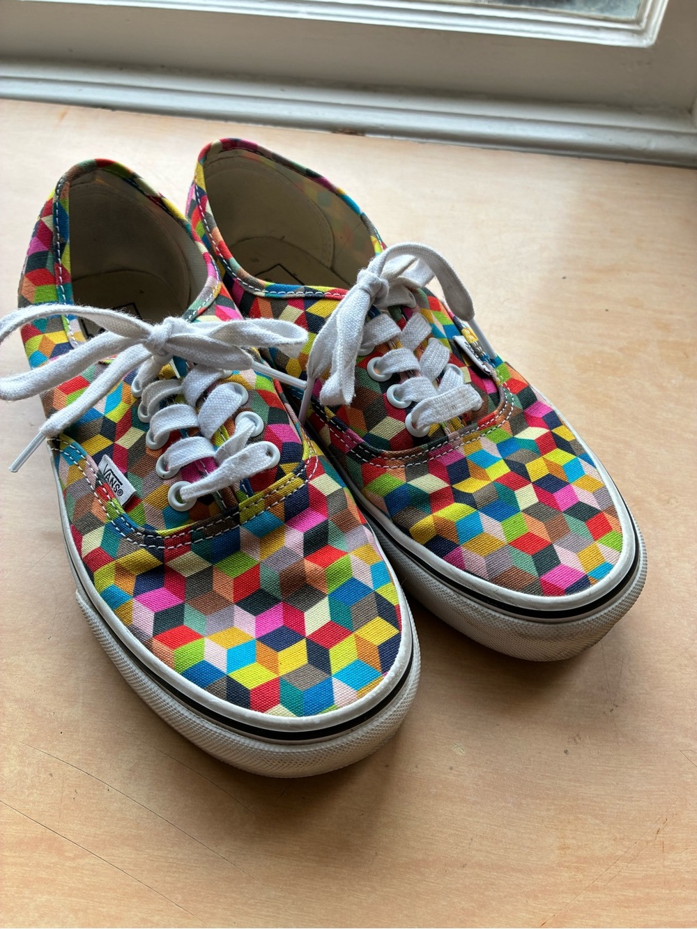 Vans unisex Low Top Sneakers in Multi-Color Geometric Cube Print